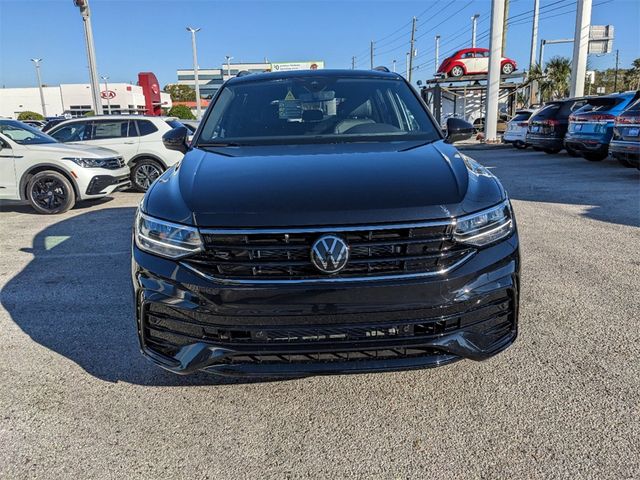 2024 Volkswagen Tiguan SE R-Line Black