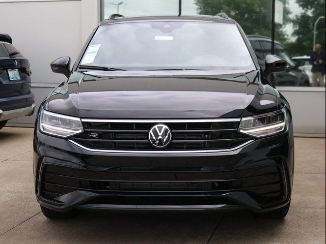 2024 Volkswagen Tiguan SE R-Line Black