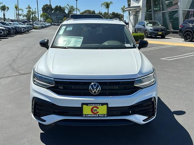 2024 Volkswagen Tiguan SE R-Line Black