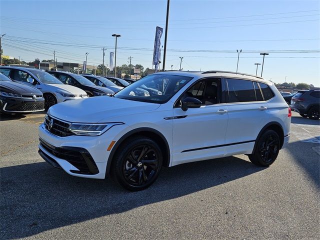 2024 Volkswagen Tiguan SE R-Line Black