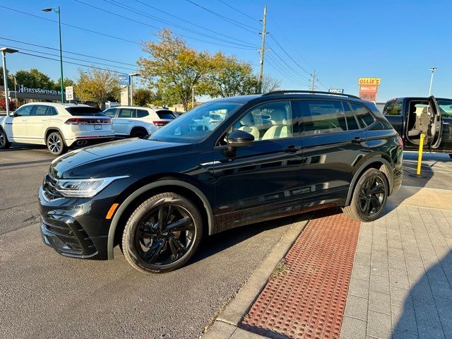 2024 Volkswagen Tiguan/Taos SE R-Line Black