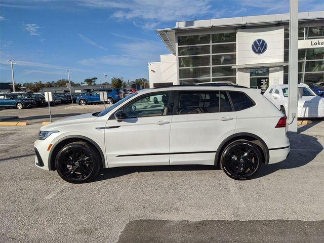 2024 Volkswagen Tiguan SE R-Line Black