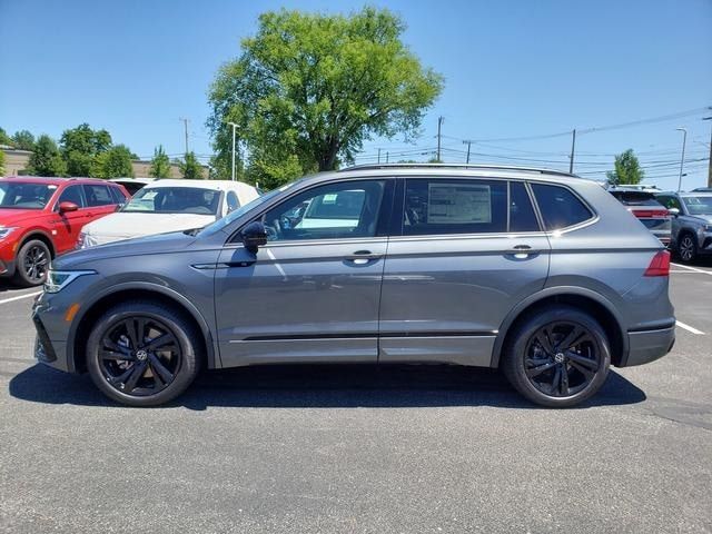 2024 Volkswagen Tiguan SE R-Line Black