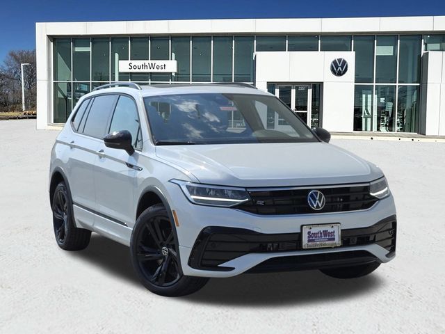 2024 Volkswagen Tiguan SE R-Line Black