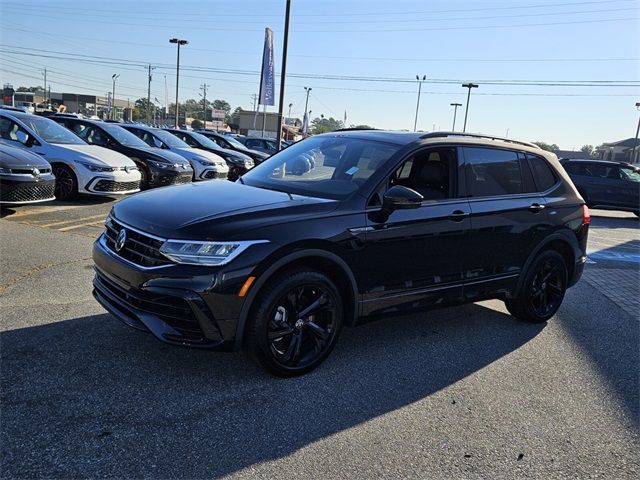 2024 Volkswagen Tiguan SE R-Line Black