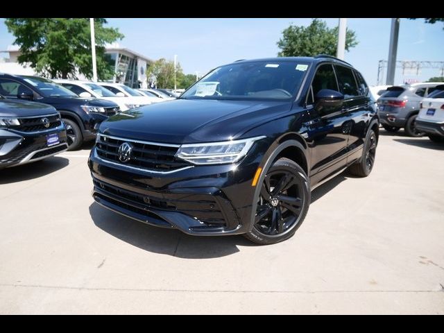 2024 Volkswagen Tiguan SE R-Line Black