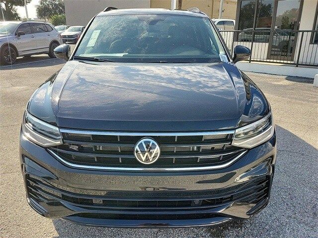 2024 Volkswagen Tiguan SE R-Line Black