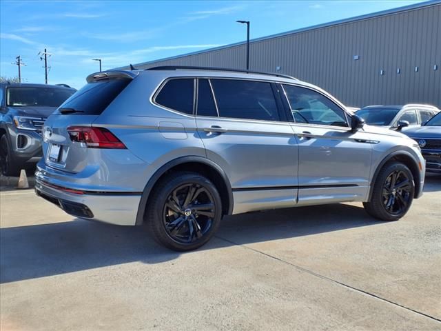 2024 Volkswagen Tiguan SE R-Line Black