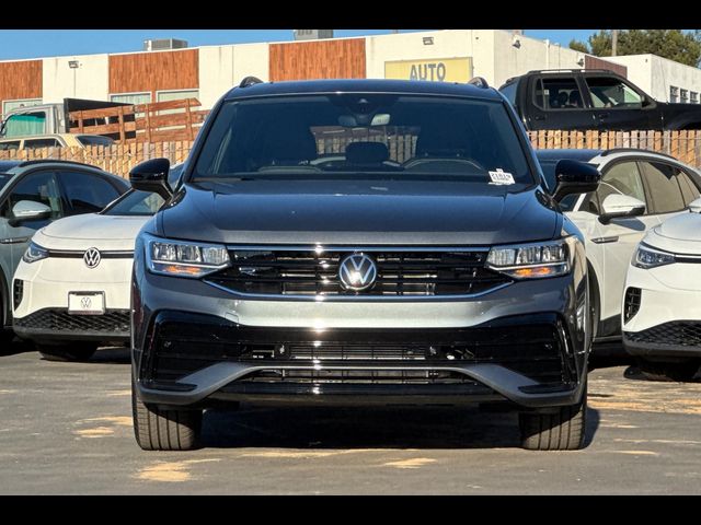 2024 Volkswagen Tiguan SE R-Line Black