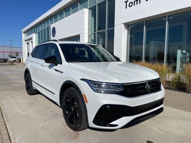 2024 Volkswagen Tiguan SE R-Line Black