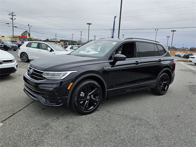 2024 Volkswagen Tiguan SE R-Line Black