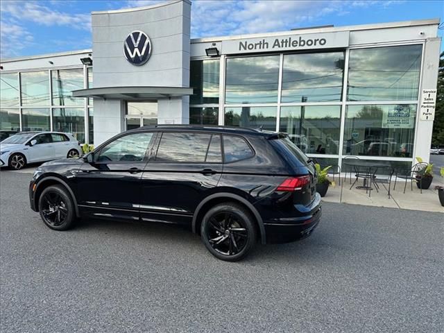 2024 Volkswagen Tiguan SE R-Line Black