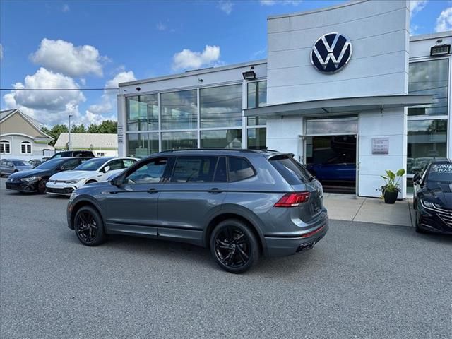 2024 Volkswagen Tiguan SE R-Line Black