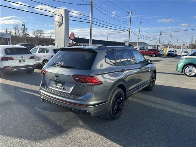 2024 Volkswagen Tiguan SE R-Line Black