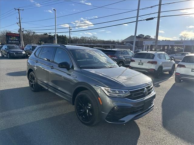 2024 Volkswagen Tiguan SE R-Line Black