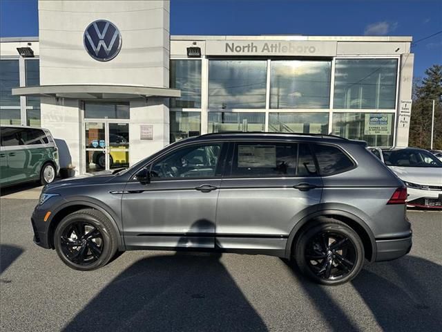 2024 Volkswagen Tiguan SE R-Line Black
