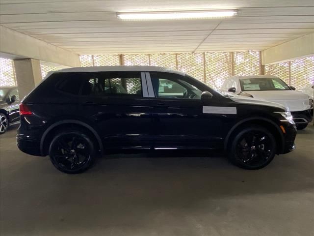 2024 Volkswagen Tiguan SE R-Line Black