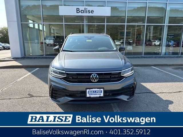 2024 Volkswagen Tiguan SE R-Line Black