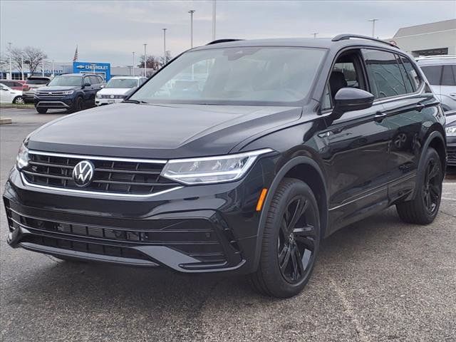 2024 Volkswagen Tiguan SE R-Line Black