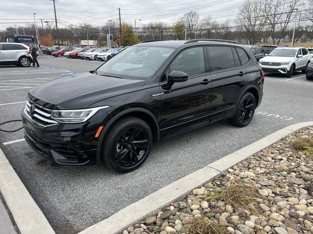 2024 Volkswagen Tiguan SE R-Line Black