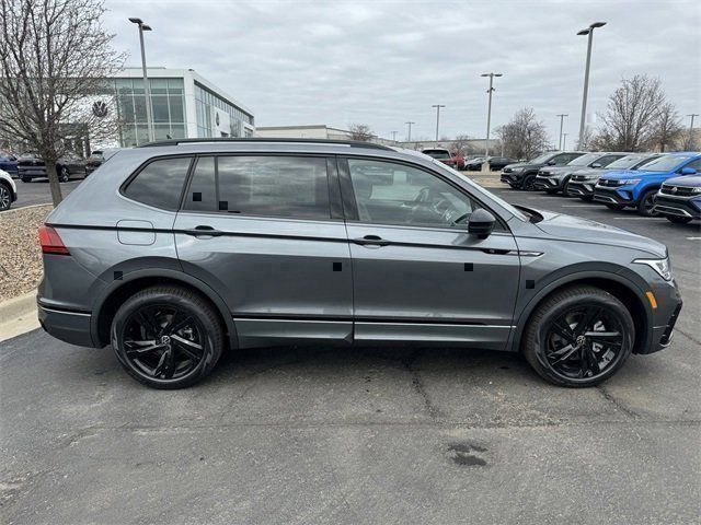 2024 Volkswagen Tiguan SE R-Line Black