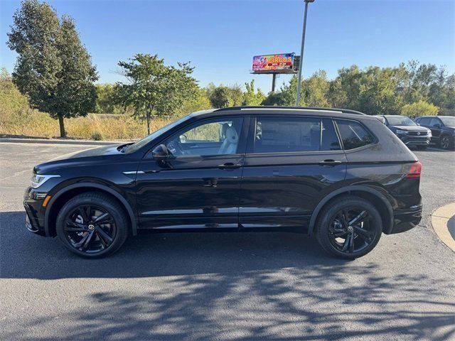 2024 Volkswagen Tiguan SE R-Line Black