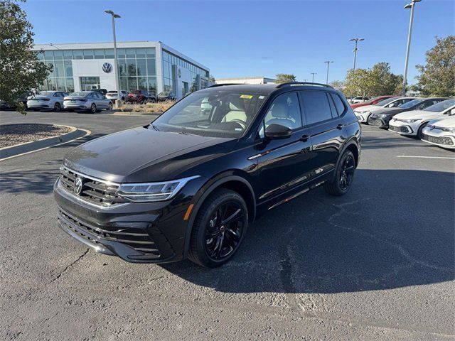 2024 Volkswagen Tiguan SE R-Line Black