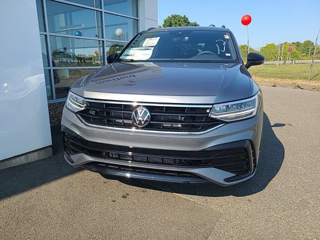 2024 Volkswagen Tiguan SE R-Line Black