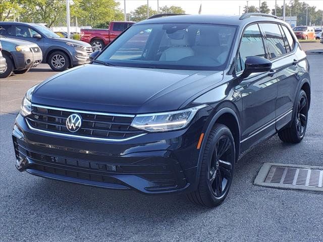 2024 Volkswagen Tiguan SE R-Line Black