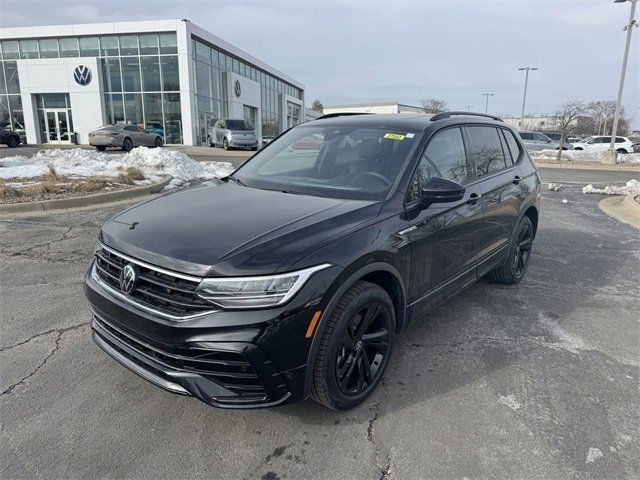 2024 Volkswagen Tiguan/Taos SE R-Line Black