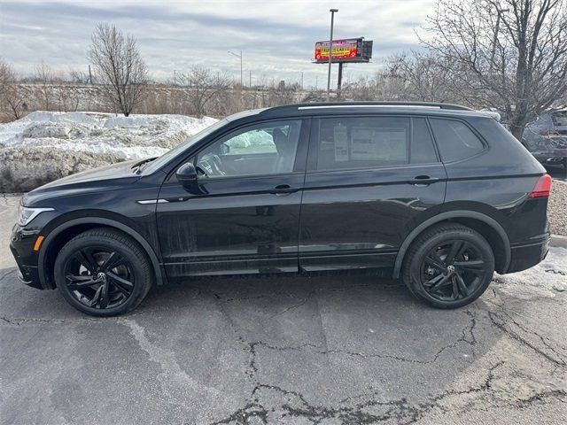 2024 Volkswagen Tiguan/Taos SE R-Line Black