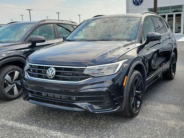 2024 Volkswagen Tiguan SE R-Line Black