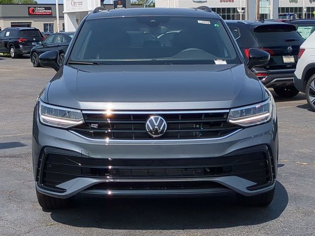 2024 Volkswagen Tiguan SE R-Line Black