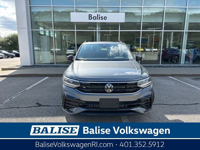 2024 Volkswagen Tiguan SE R-Line Black