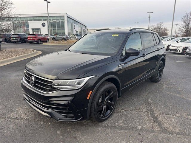 2024 Volkswagen Tiguan/Taos SE R-Line Black