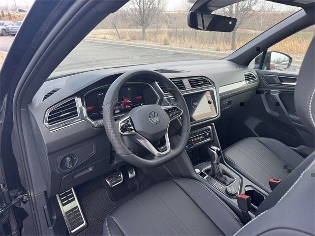 2024 Volkswagen Tiguan/Taos SE R-Line Black