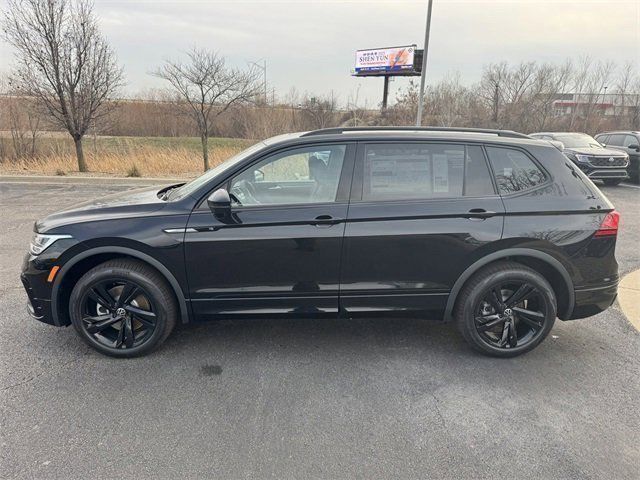 2024 Volkswagen Tiguan/Taos SE R-Line Black