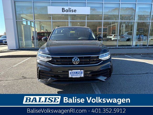 2024 Volkswagen Tiguan SE R-Line Black