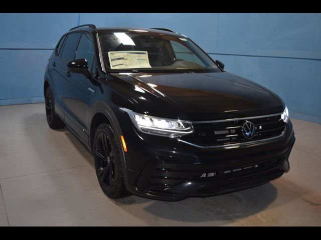 2024 Volkswagen Tiguan SE R-Line Black