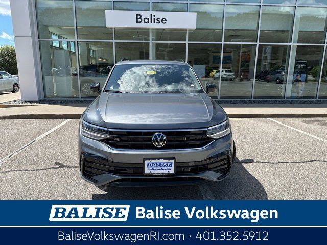 2024 Volkswagen Tiguan SE R-Line Black