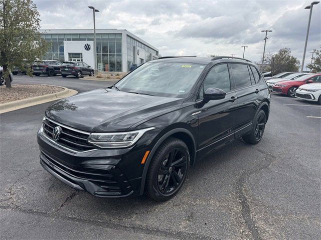 2024 Volkswagen Tiguan SE R-Line Black