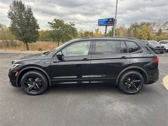 2024 Volkswagen Tiguan SE R-Line Black