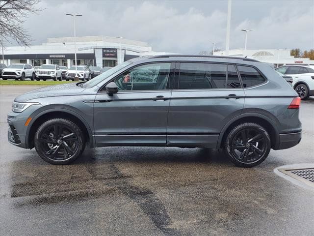 2024 Volkswagen Tiguan SE R-Line Black