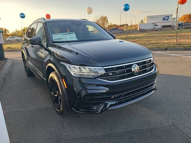 2024 Volkswagen Tiguan/Taos SE R-Line Black