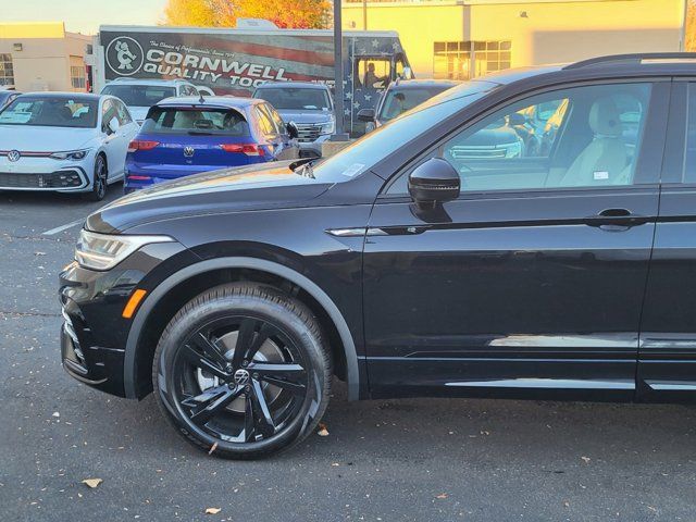 2024 Volkswagen Tiguan SE R-Line Black