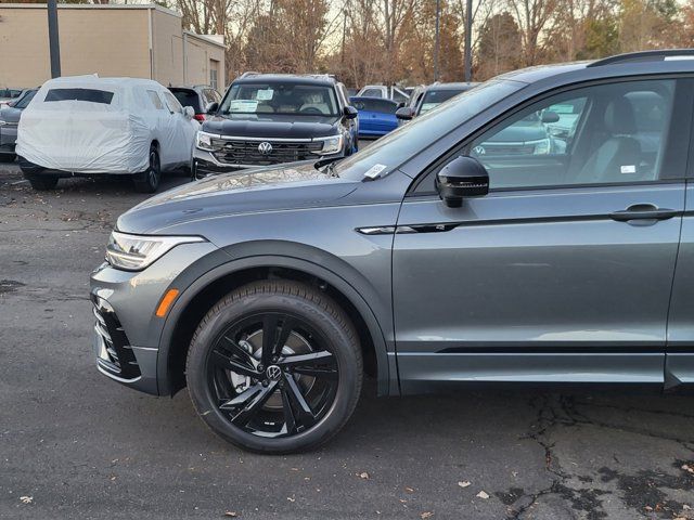 2024 Volkswagen Tiguan SE R-Line Black