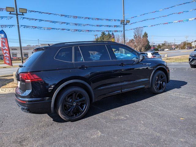 2024 Volkswagen Tiguan SE R-Line Black