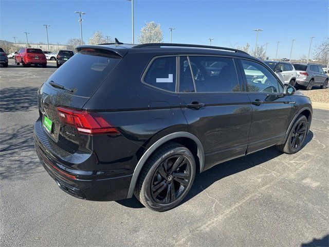 2024 Volkswagen Tiguan SE R-Line Black