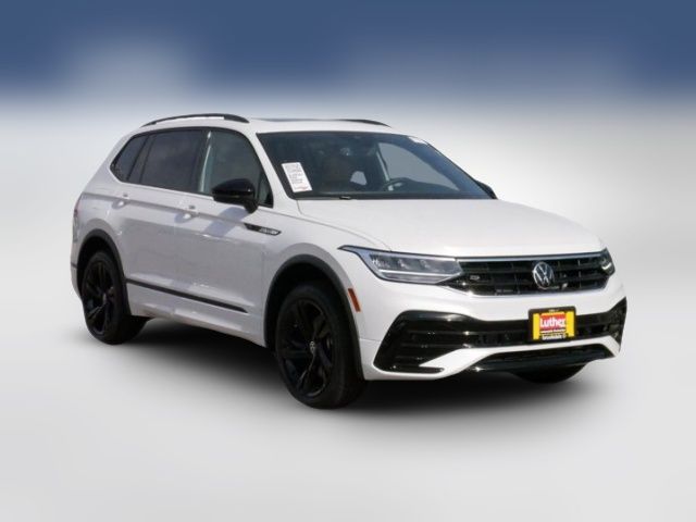 2024 Volkswagen Tiguan SE R-Line Black