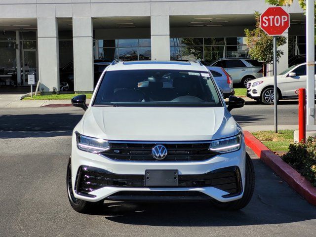 2024 Volkswagen Tiguan SE R-Line Black